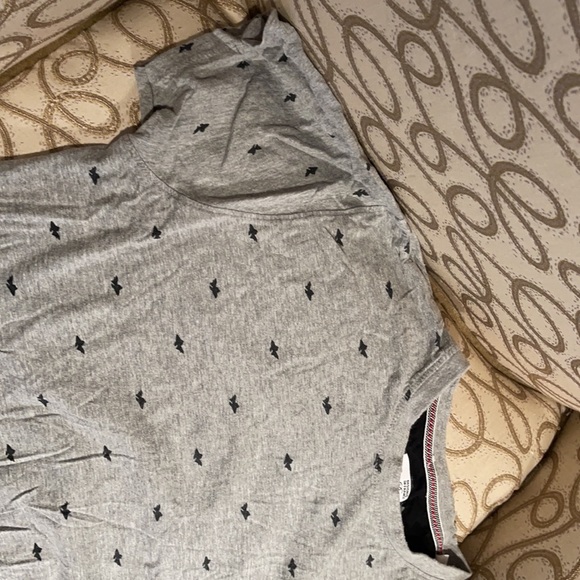 XL designer T-shirt with goldfish print. - Picture 3 of 3